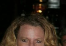 Conocido personalidad di media na Aruba, Julia Renfro, a fayece