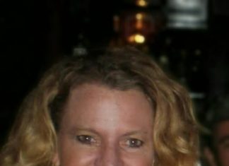 Conocido personalidad di media na Aruba, Julia Renfro, a fayece