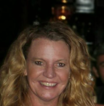 Conocido personalidad di media na Aruba, Julia Renfro, a fayece