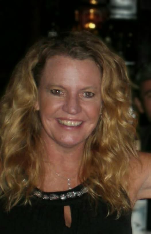 Conocido personalidad di media na Aruba, Julia Renfro, a fayece