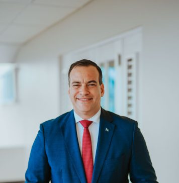 Minister Geoffrey Wever: Riba Dia Internacional di Consumidor Aruba a conoce un miho proteccion di consumidor geoffrey wever