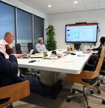 Minister Arthur Dowers a ricibi presentacion riba exploracion di petroleo