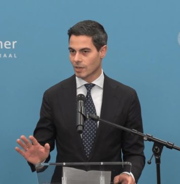 Gobierno Hulandes ta urgi pa aumenta salario di politico cu te 18% Alexander Rinooy Kan