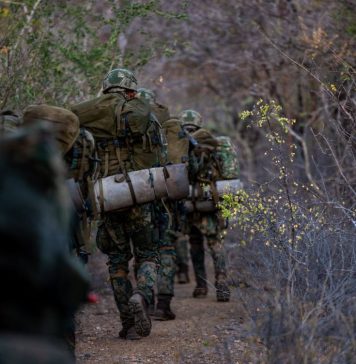 Aspirant korporaals ta ehecuta accion anfibio di intensidad halto den scuridad