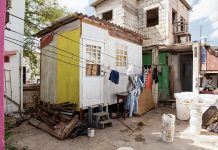 Corsou ta keda atras mientras otro teritorionan di Reino ta actua riba medidanan contra pobresa