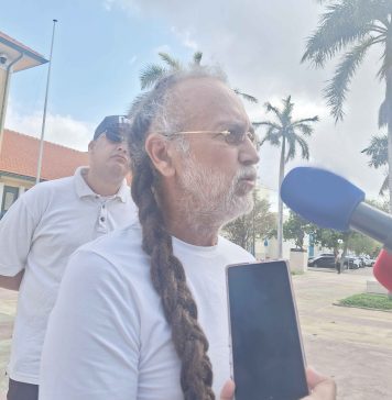 Ex-politico Ricardo Croes ta defende libertad di expresion y critica actuacion di Ministerio Publico den caso Caret