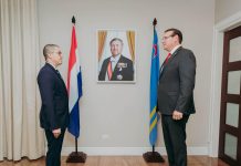 Gobernador di Aruba ta huramenta C.B.A. Coffie como hues suplente