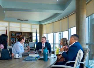 Gobierno ta explora colaboracion cu fundacion internacional pa cuido pa personanan cu discapacidad