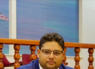 Parlamentario John Hart di AVP: Iregularidad serio den pago di FASE y actividad ilegal mester bin dilanti lo mas pronto posibel