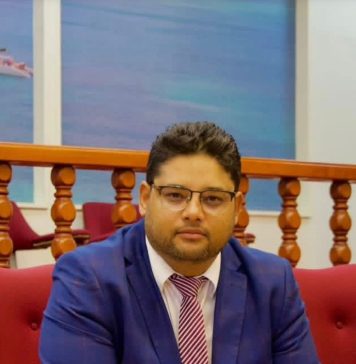 Parlamentario John Hart di AVP: Iregularidad serio den pago di FASE y actividad ilegal mester bin dilanti lo mas pronto posibel