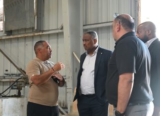 Minister Dowers a bay mira e situacion na Parkietenbos: solucion duradero ta bin