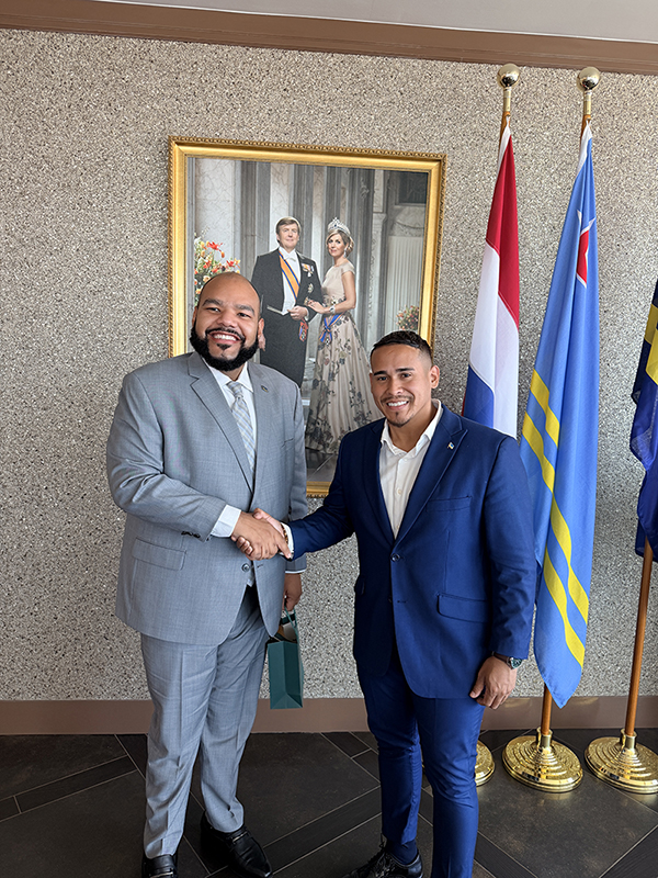 Minister Wendrick Cicilia y Minister Middelhof ta fortalece agenda regional pa turismo y conectividad