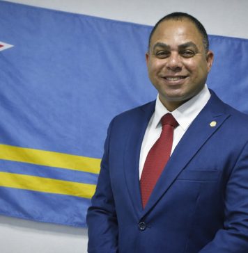 Parlamentario Eduard Pieters (PPA): Nos ta realmente honra nos historia di 40 Aña Status Aparte y 50 Aña Himno y Bandera?