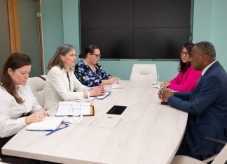 Representante Permanente di Nacionnan Uni ta haci bishita di introduccion cerca Minister Dowers