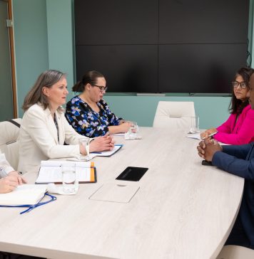 Representante Permanente di Nacionnan Uni ta haci bishita di introduccion cerca Minister Dowers