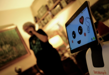 Robotnan bailarin ta trece sosten y un compañero na Barcelona