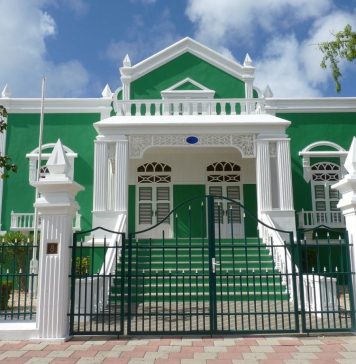 Edificio Elroy Arends lo haya color nobo Stichting Monumentenfonds cu proyecto nobo den conmemoracion di 50 aña di Status Aparte