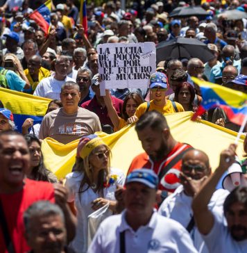 Trahadornan y studiantenan Venezolano a protesta atrobe pa miho salario y a haci yamado pa un marcha riba 9 di april