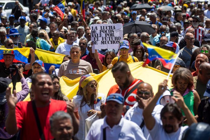 Trahadornan y studiantenan Venezolano a protesta atrobe pa miho salario y a yama pa un marcha riba 9 di april
