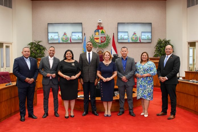 Veld social na Aruba tin urgencia di sosten financiero