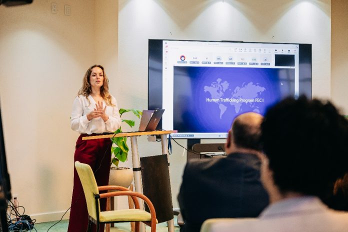 Autoridadnan di supervision di Reino ta reuni na Aruba pa atende cu riesgo di traficacion di hende den sistema financiero (1)