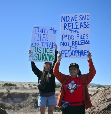 Departamento di Husticia di Merca lo investiga maneho di archivonan Epstein