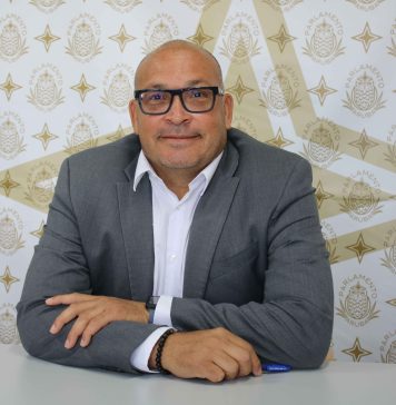 Entre Regla y Realidad: Un Analisis di e Rapport di Algemene Rekenkamer Aruba (2020); Pa: Parlamentario Edgard Vrolijk