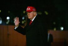 Merca ta bisa cu a mata 4 den di 4 atake contra boto den un siman