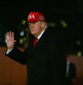 Merca ta bisa cu a mata 4 den di 4 atake contra boto den un siman