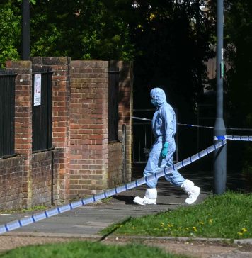 Polis di Reino Uni ta detene dos hoben den atake na sitio Hudiu