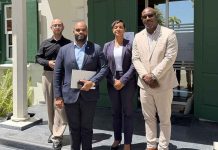 Sint Maarten: Gobierno ta defende acceso publico na Mullet Bay Beach den corte