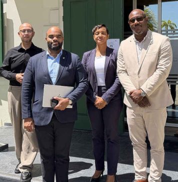 Sint Maarten: Gobierno ta defende acceso publico na Mullet Bay Beach den corte