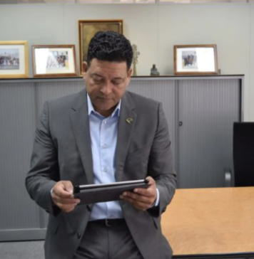 Union monetario entre Corsou y Sint Maarten ta un “bom di tempo cla pa explota”