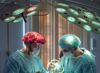 Tribunal na Amsterdam ta castiga ciruhano pa yama asistente “burico”