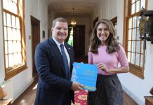 Prome Minister Mike Eman y Minister di Defensa a reuni na Den Haag: Aruba ta resalta importancia di Reino Hulandes den stabilidad y siguridad di nos region