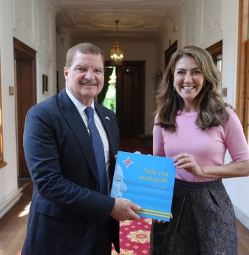 Prome Minister Mike Eman y Minister di Defensa a reuni na Den Haag: Aruba ta resalta importancia di Reino Hulandes den stabilidad y siguridad di nos region