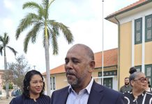 Benny Sevinger y Pieter Susebeek a presenta pa cuminsa sinta nan castigo di prison