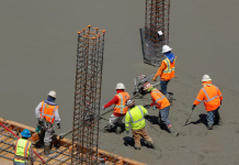 Latinonan na California ta impulsa economia mientras desigualdad den salario, vivienda, educacion y salud ta persisti