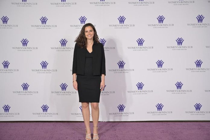 Oriana Mansur honra cu premio “Rising Star Award” di Women’s Bond Club (4)