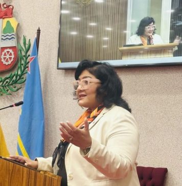 Parlamentario Xiomara Maduro (MEP) ta cuestiona e scuridad cu Mike Eman tin e democracia di Aruba aden