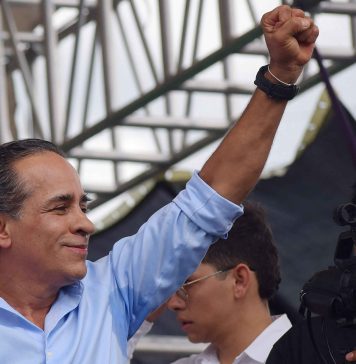 Presidente Colombiano ta bisa cu senador tabata obhetivo den tiramento