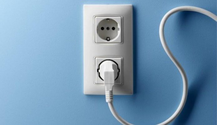 Prijs di electricidad ta subi atrobe na Corsou mientras hogarnan ta enfrenta cuenta di utilidad mas halto