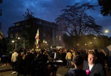 Manifestantenan contra asilo ta blokia caminda grandi na Den Bosch mientras parlamentarionan derechista ta join marcha di Loosdrecht