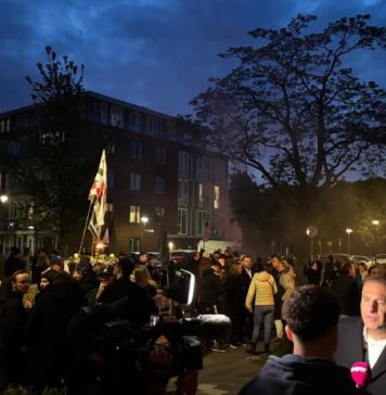 Manifestantenan contra asilo ta blokia caminda grandi na Den Bosch mientras parlamentarionan derechista ta join marcha di Loosdrecht