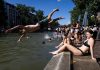 Francia ta prepara pa ola di calor, permitiendo landamento den canal di Paris
