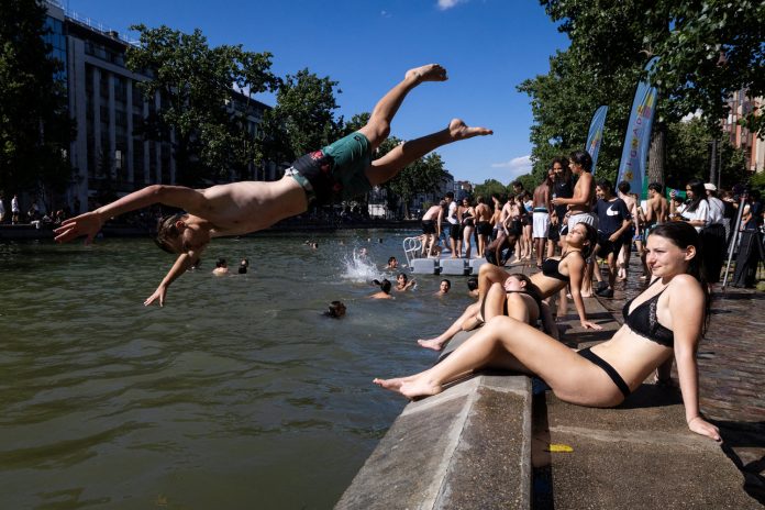 Francia-ta-prepara-pa-ola-di-calor,-permitiendo-landamento-den-canal-di-Paris