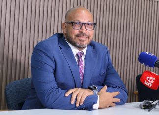 Segun comunicado di parlamentario Edgard Vrolijk (MEP): Minister Mike Eman tin e proceso pa incorpora e Instituto Ombudsman den Constitucion stanca