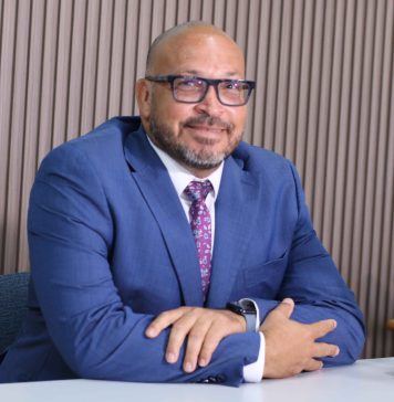 Segun comunicado di parlamentario Edgard Vrolijk (MEP): Minister Mike Eman tin e proceso pa incorpora e Instituto Ombudsman den Constitucion stanca