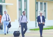 OM ta mantene exigencia di 3 aña prison pa Oduber den apelacion di Caso Flamingo