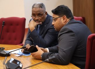 Parlamentario John Hart (AV) cu pregunta critico tocante capacidad den KPA
